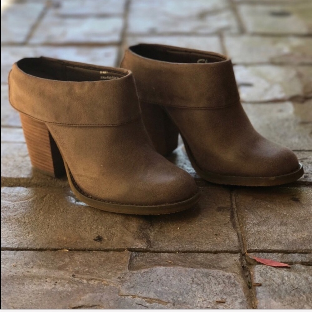 Burnished Toe Cuffed Fold Mule Clog - Picture 5 of 5